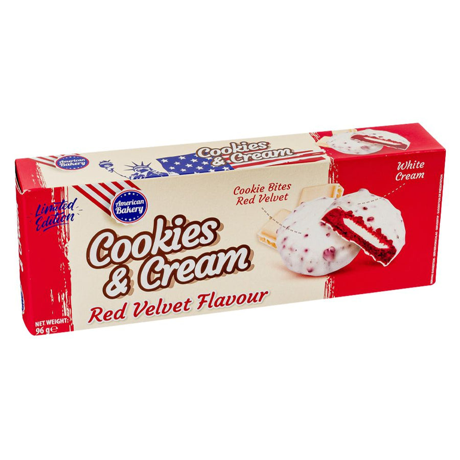 Confezione da 18, biscotti con ripieno di crema al latte e glassa al latte con gocce di biscotto Red Velvet American Bakery.