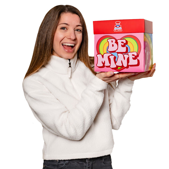 Martina con in manco l'Explosion Box