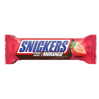 Confezione da 20, barretta ricoperta di cioccolato ripiena di caramello, arachidi e crema al gusto di fragola Snickers.